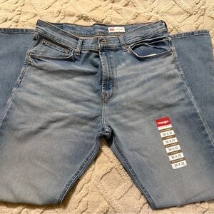 Wrangler Men's Light Blue Relaxed Jeans